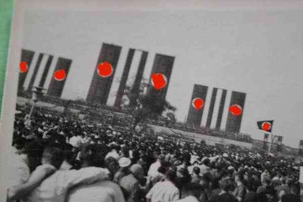 tolles altes Foto - Tempelhofer Feld am 1. Mai große Veranstaltung